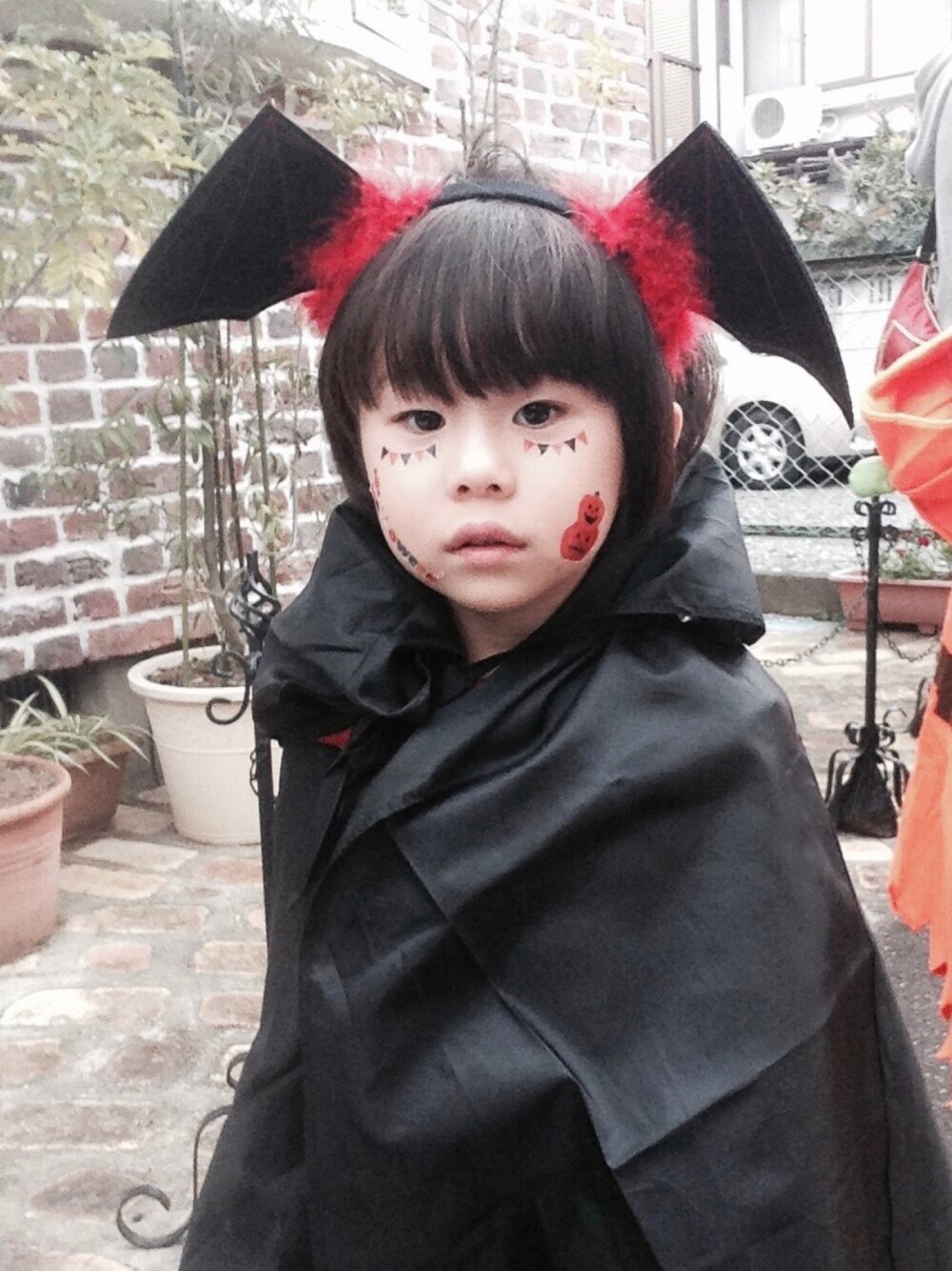 ブラック系のその他を着用したキッズの春コーディネートの1枚目の写真