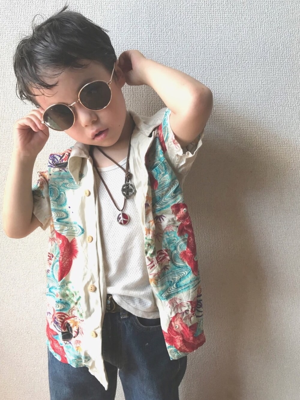 「アロハシャツ、和柄、キッズコーデ、男の子、アメカジ、サングラス、デニム、アロハ部2018」｜「和柄アロハのアイテム（シャツ/ブラウス、その他）」を使った、Tsumugiさん（キッズ・100cm）の春コーディネートの1枚目の写真