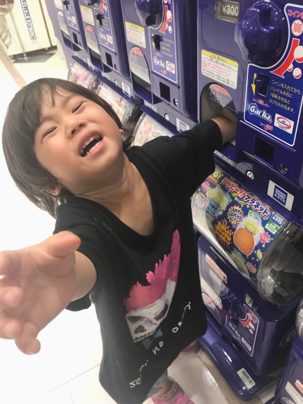 「無事を祈ってください、ガチャガチャ、セカオワ」｜「手が抜けなくて泣く人。のアイテム（ショーツ、その他）」を使った、Tsumugiさん（キッズ・90cm）の夏コーディネートの1枚目の写真