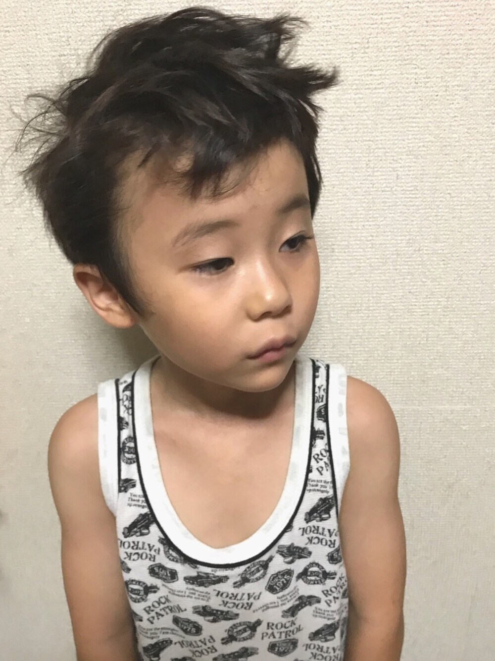「この投稿すぐ消します、結局消さなかった、寝起き、キャプテン翼」｜「キャプテン翼のアイテム（ブラジャー、その他）」を使った、Tsumugiさん（キッズ・110cm）の秋コーディネートの1枚目の写真