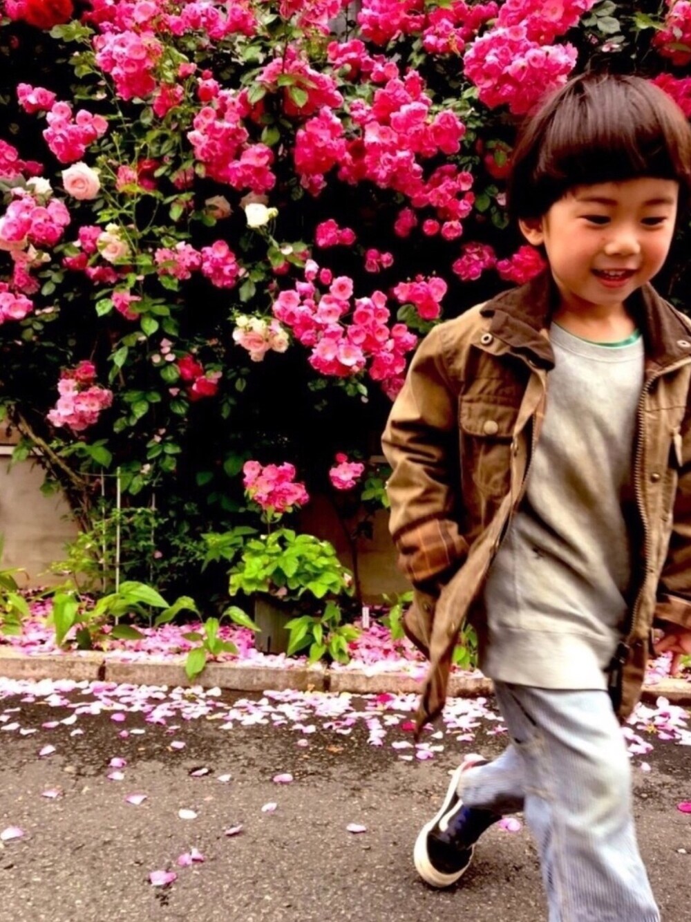 「もう要らんし。、6人家族に2枚とか元々足りん笑、放置プレイすみません♡、SNS意欲の低下」｜「Barbourのアイテム（ジャケット/アウター、ブラウン系）」を使った、Tsumugiさん（キッズ・120cm）の春コーディネートの1枚目の写真