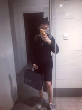 「COMMON PROJECTS（コモンプロジェクト）のアイテム」を使った、IAN ZHUさん（メンズ・170cm）の春コーディネート