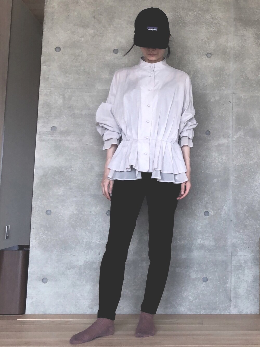 「patagoniaの＜patagonia＞LOGO CAP/キャップ.（キャップ、ブラック系）」を使った、ferisiaさん（レディース・153cm）の夏コーディネートの1枚目の写真