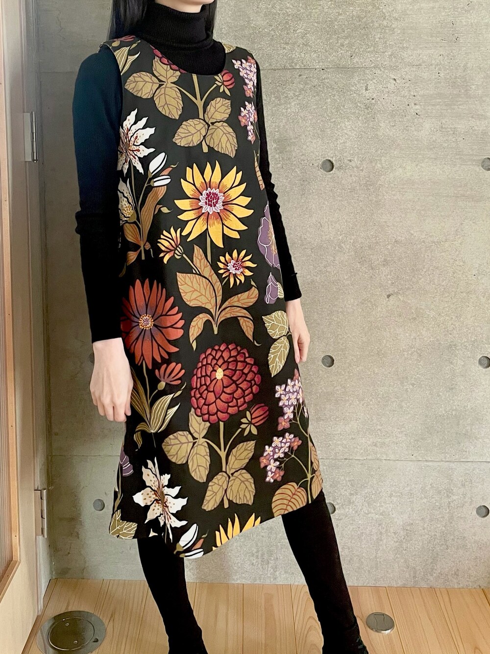 「キレイめ、柄ワンピース」｜「LUNE D’EAUのアイテム（ワンピース、ブラック系）」を使った、ferisiaさん（レディース・153cm）の冬コーディネートの1枚目の写真