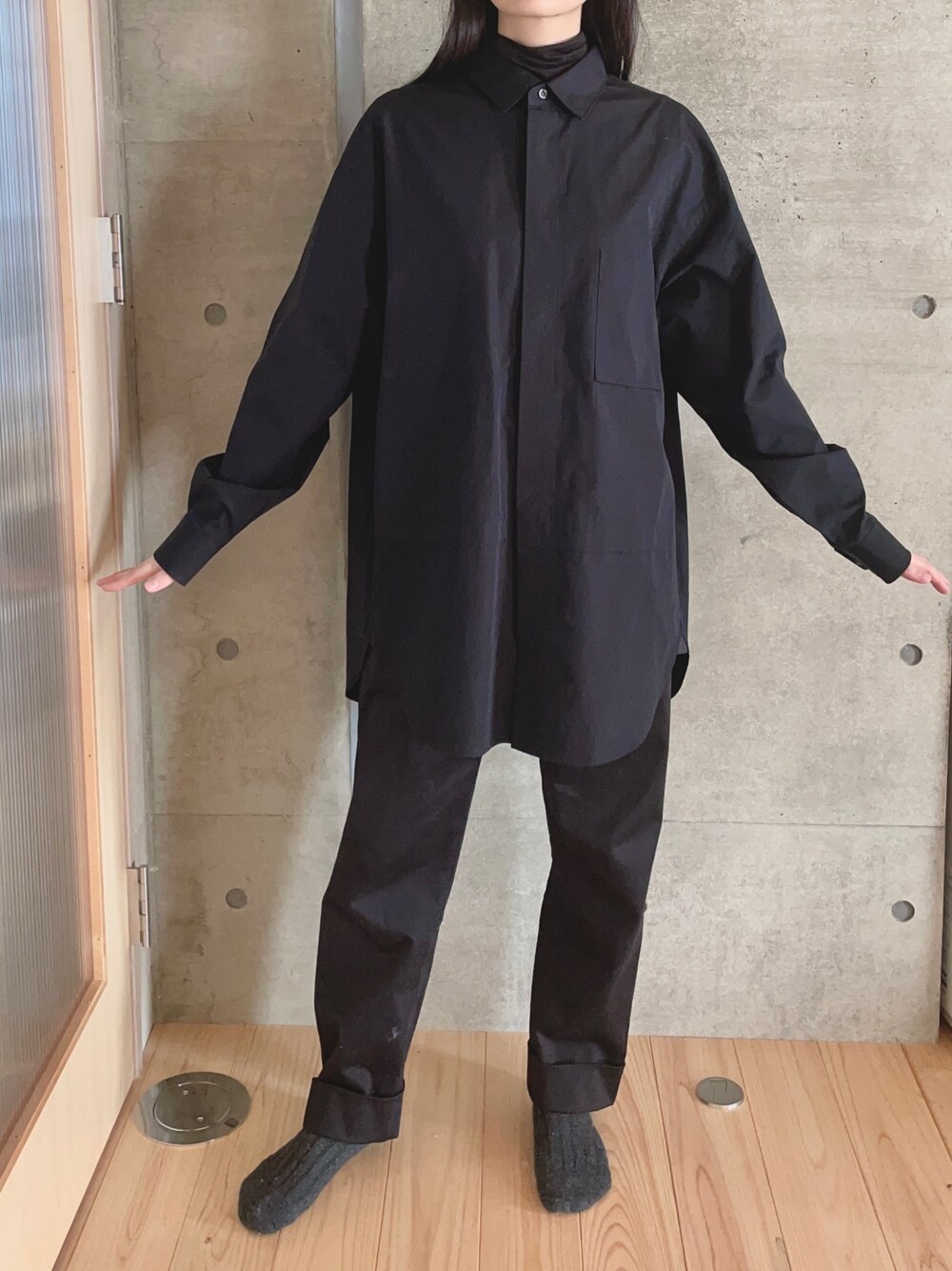「ジルサンダー、ユニクロ、maddermadder」｜「UNIQLOのアイテム（シャツ/ブラウス、ブラック系）」を使った、ferisiaさん（レディース・153cm）の冬コーディネートの1枚目の写真