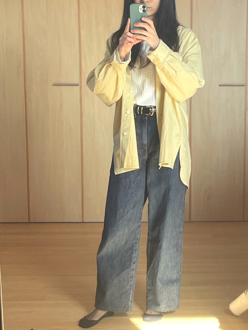 「figlondon、ユニクロ、foufou」｜「fig Ｌondonの60/typewriter shirt（シャツ/ブラウス、イエロー系）」を使った、ferisiaさん（レディース・153cm）の春コーディネートの1枚目の写真