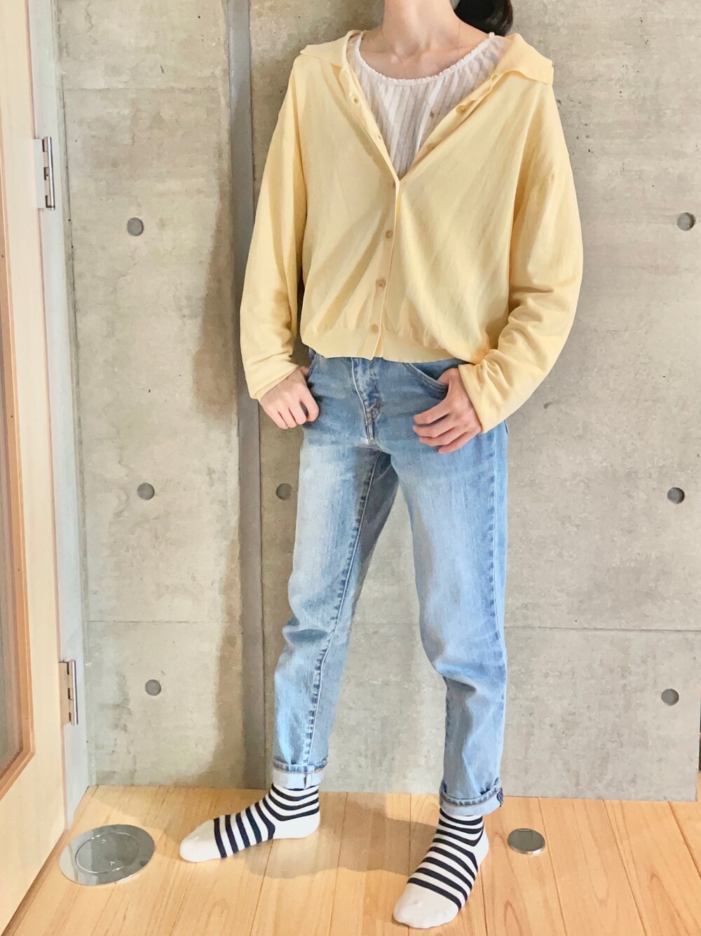 「figlondon、イエロー」｜「ZOZOのスリムテーパードデニムパンツ［WOMEN］（デニムパンツ、ブルー系）」を使った、ferisiaさん（レディース・153cm）の春コーディネートの1枚目の写真