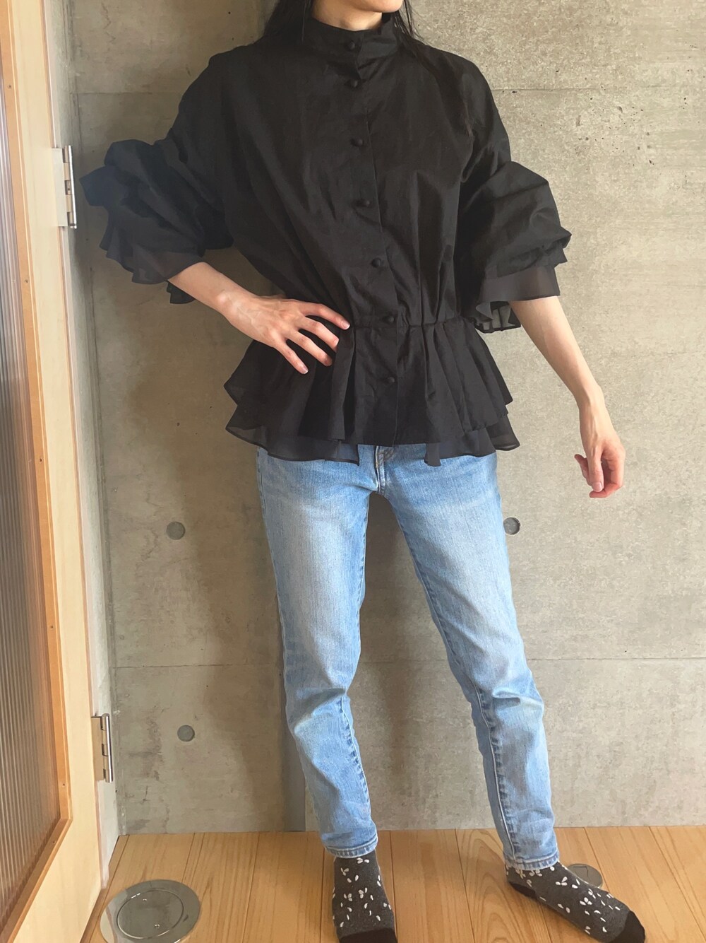 「maddermadder、zozoデニム」｜「ZOZOのスリムテーパードデニムパンツ［WOMEN］（デニムパンツ、ブルー系）」を使った、ferisiaさん（レディース・153cm）の夏コーディネートの1枚目の写真