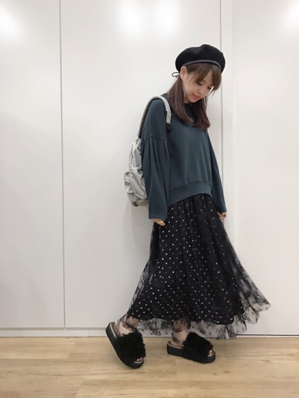 「リュック、ベレー帽、ドット、JEANASiS、ジーナシス、レーススカート、秋コーデ、ファーサンダル」｜「JEANASISのタックスリーブプルオーバー/771014（Tシャツ/カットソー、グリーン系）」を使った、JEANASIS　WEB　chanさん（レディース・152cm）の秋コーディネートの1枚目の写真