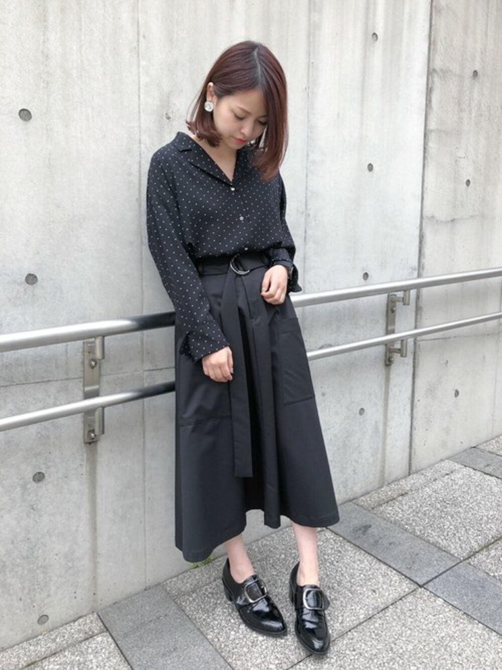 「フレアスカート、オールブラック、JEANASiS、ジーナシス、ドットシャツ、春コーデ、ミモレ丈スカート、開襟シャツ」｜「JEANASISのドットカイキンシャツ/785852 （シャツ/ブラウス、ブラック系）」を使った、JEANASIS　WEB　chanさん（レディース・152cm）の春コーディネートの1枚目の写真