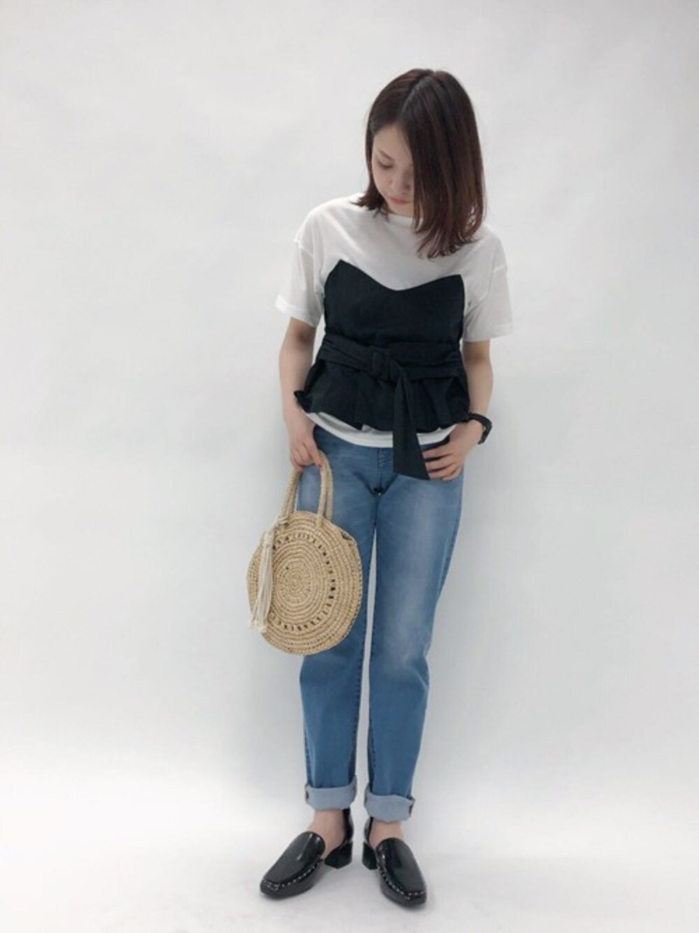 「デニム、スタッズ、JEANASiS、ジーナシス、ビスチェ、カジュアルコーデ、ラフィアバッグ、ビスチェ×デニム」｜「JEANASISのビスチェTEE/788483（Tシャツ/カットソー、ブラック系）」を使った、JEANASIS　WEB　chanさん（レディース・152cm）の春コーディネートの1枚目の写真