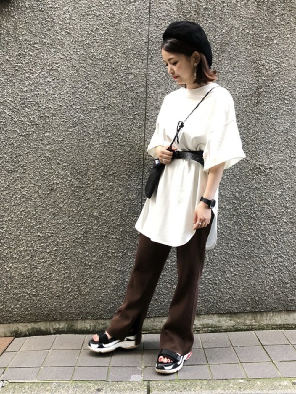 「ベレー帽、JEANASiS、ジーナシス、MANASTASH、サーマル、ゆるコーデ、スポーツサンダル、BigT、サコッシュ、スニーカーサンダル」｜「JEANASISのスリットBIGTEE/795379（Tシャツ/カットソー、ホワイト系）」を使った、JEANASIS　WEB　chanさん（レディース・152cm）の夏コーディネートの1枚目の写真