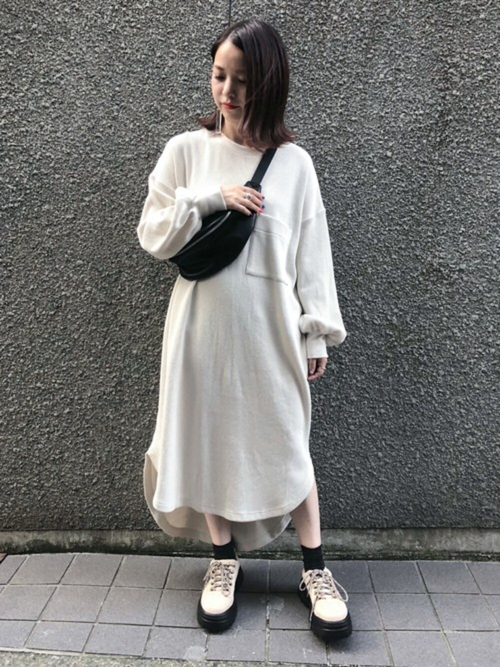 「ワンピース、JEANASiS、ジーナシス、スポーツミックス、シンプルコーデ、ボディバッグ、ウエストポーチ、サーマル、サーマルワンピ」｜「JEANASISのサーマルBIGTワンピース/812572（ワンピース、ホワイト系）」を使った、JEANASIS　WEB　chanさん（レディース・152cm）の秋コーディネートの1枚目の写真