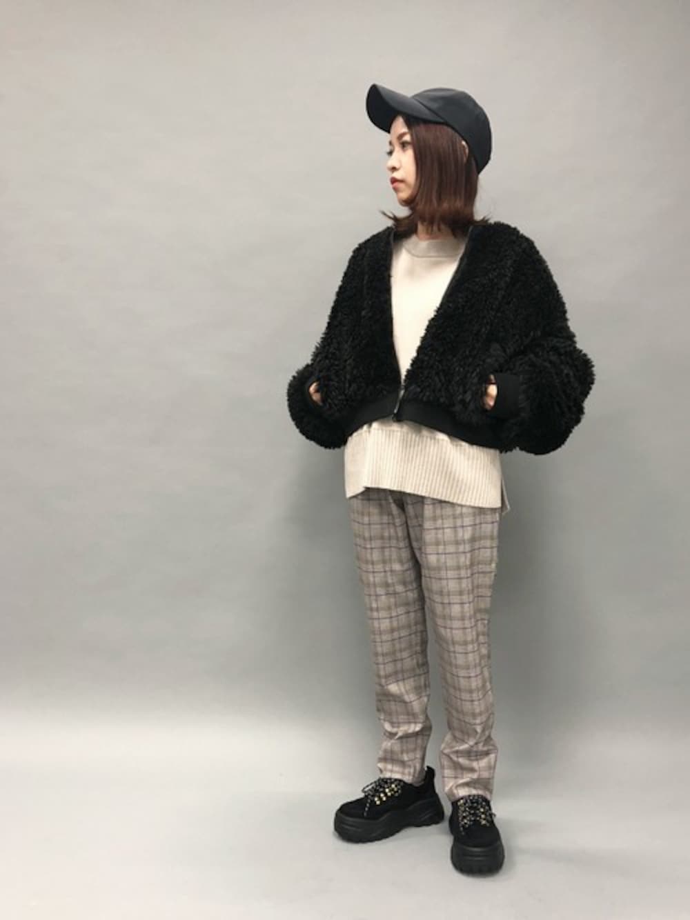 「テーパードパンツ、MA-1、JEANASiS、モノトーン、ジーナシス、トラッド、スポーツミックス、チェックパンツ、ストリートMIX、ボアブルゾン」｜「JEANASISの【WEB限定】リバーシブルショートボアMA-1/811922（ブルゾン、ブラック系）」を使った、JEANASIS　WEB　chanさん（レディース・152cm）の秋コーディネートの1枚目の写真