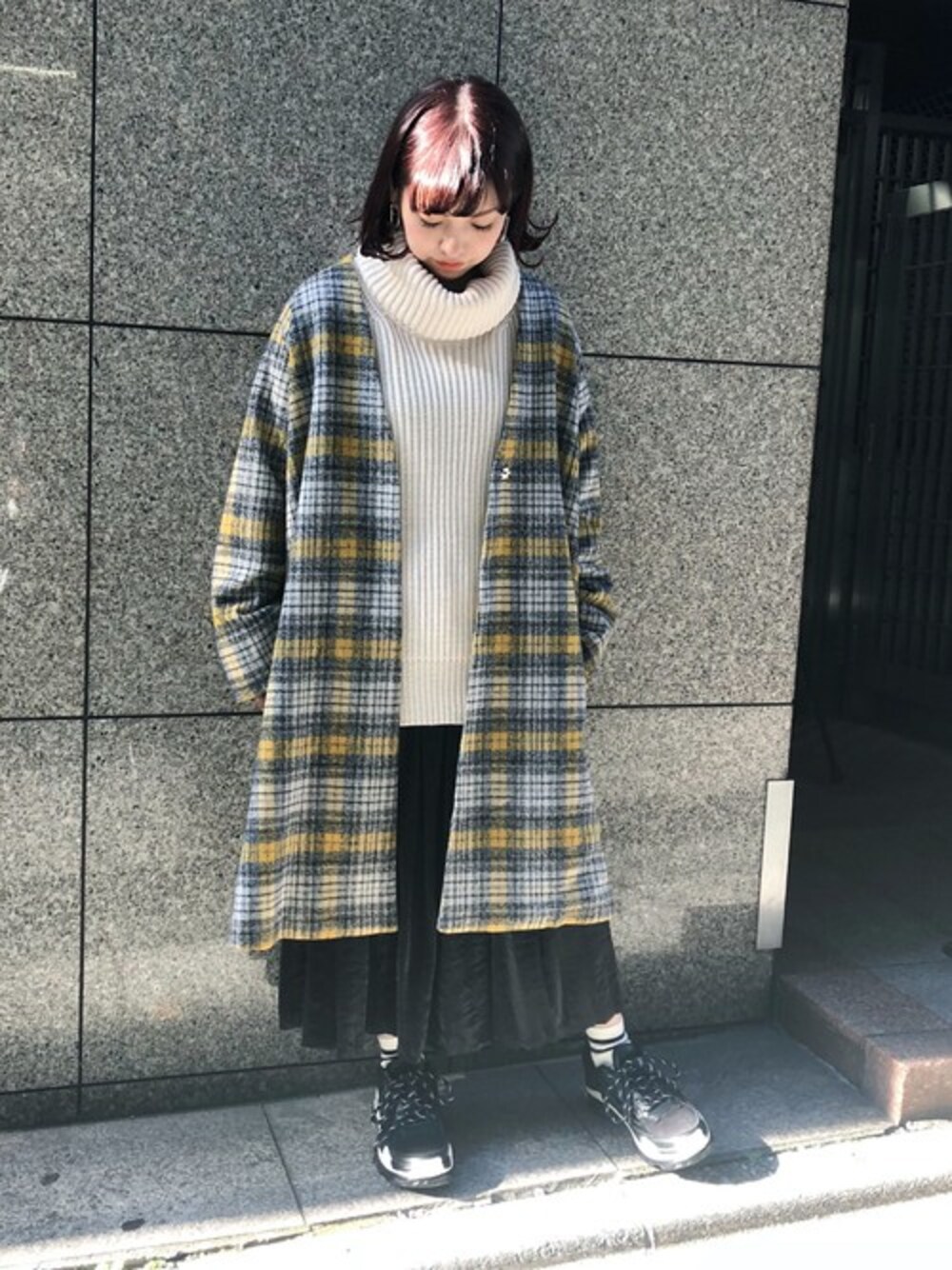 「チェック、スカート、カジュアル、JEANASiS、ジーナシス、ノーカラーコート、スポーツミックス、プリーツスカート、チェックコート、ダッドスニーカー」｜「JEANASISの【WEB限定】チェックノーカラーコート/816191（その他アウター、イエロー系）」を使った、JEANASIS　WEB　chanさん（レディース・152cm）の秋コーディネートの1枚目の写真