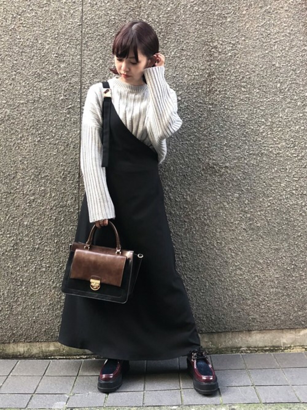 「ニット、アシンメトリー、JEANASiS、ジャンスカ、モノトーン、ジーナシス、厚底シューズ、ワンショルダー、アシメスカート」｜「JEANASISの2WAYワンショルジャンスカ/823127（ジャンパースカート、ブラック系）」を使った、JEANASIS　WEB　chanさん（レディース・152cm）の秋コーディネートの1枚目の写真