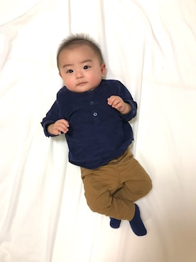 「no brand（ノーブランド）のアイテム（チノパンツ）」を使った、わっちさん（キッズ・60cm）の冬コーディネート