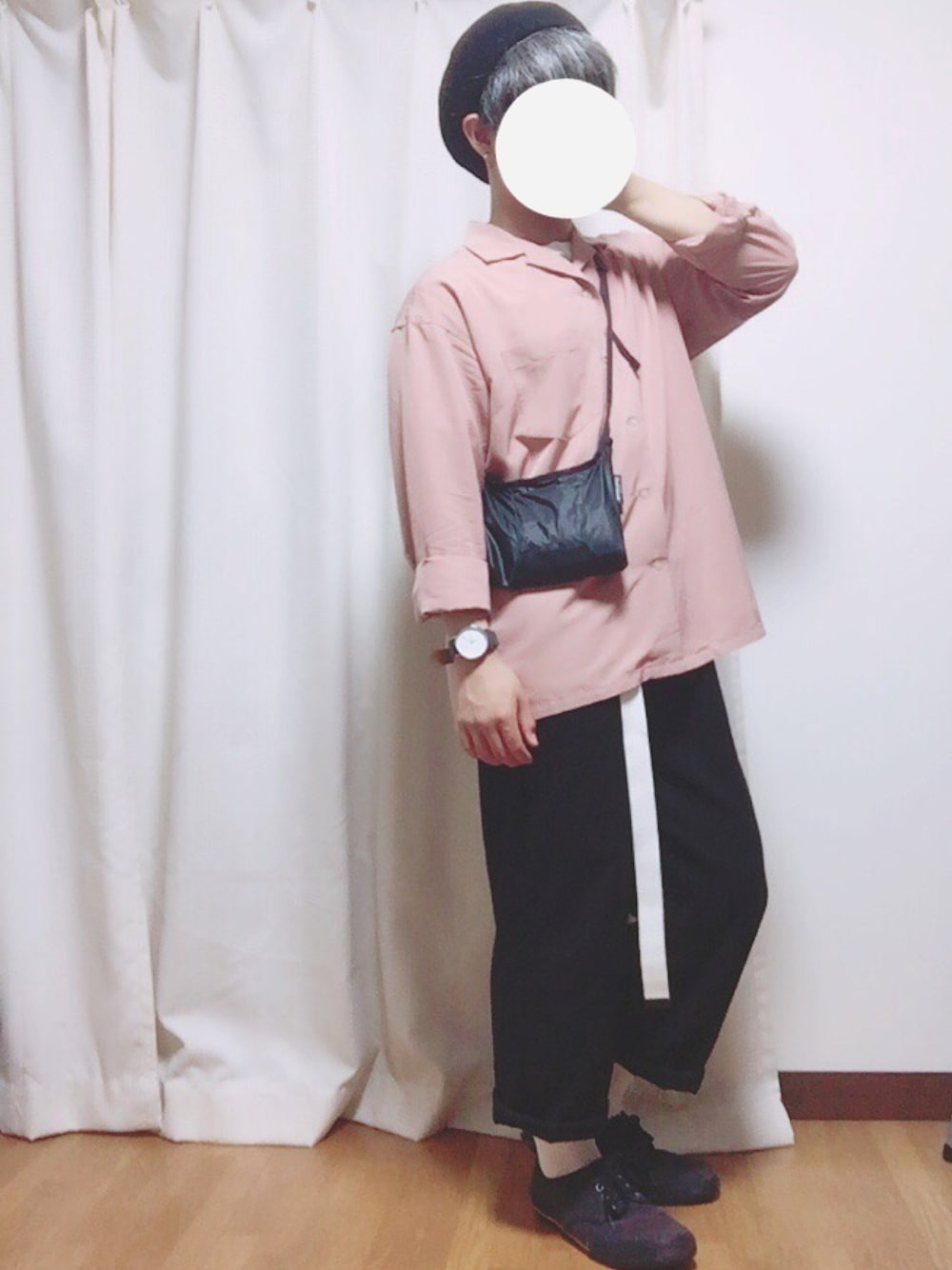 「オープンカラーシャツ、ワイドパンツ、サコッシュ、モノトーン+1、ベレー帽男子、Dr.Martens、RAGEBLUE、ピンク、春コーデ、おしゃれさんと繋がりたい」｜「RAGEBLUEのポプリンオープンカラーシャツ/783102（シャツ/ブラウス、ピンク系）」を使った、悠希☆さん（メンズ・161cm）の夏コーディネートの1枚目の写真