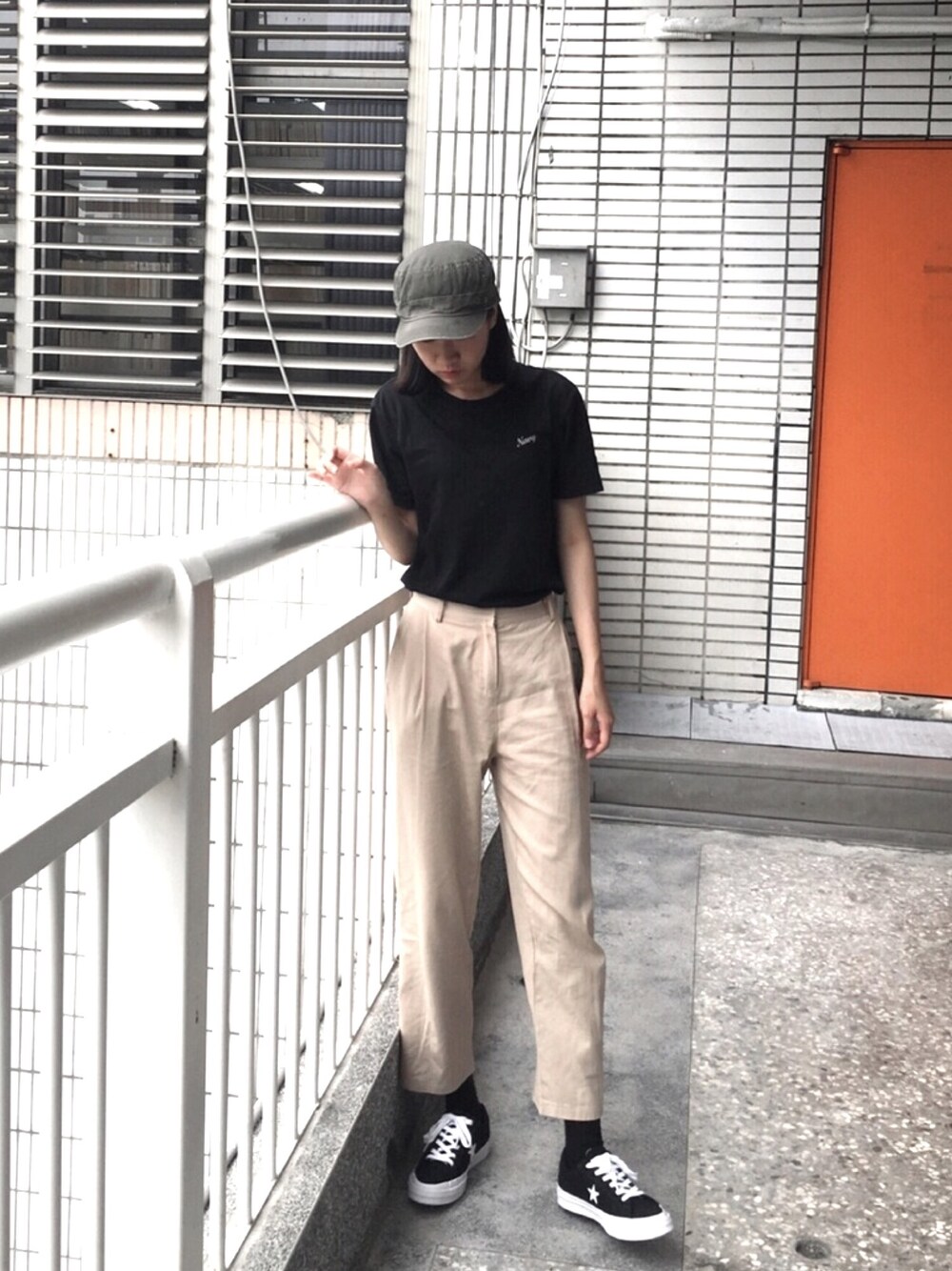 「ootd、秋、outfit、converse、ＨＭ、女の子」｜「H&Mのアイテム（帽子、グリーン系）」を使った、Marisaさん（レディース・170cm）の秋コーディネートの1枚目の写真