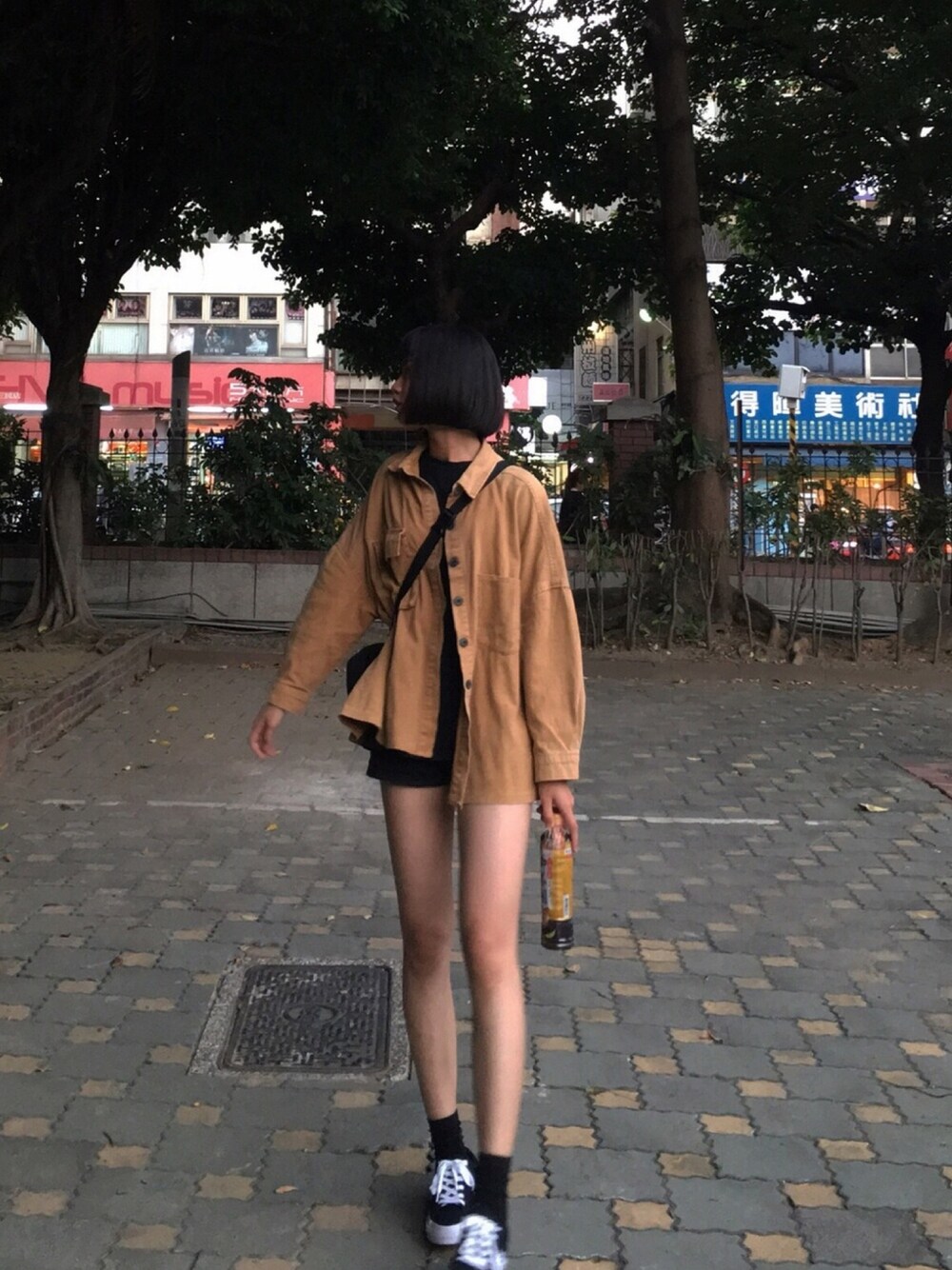 「school、秋、converse、170cm、女の子、秋のコーデ、秋色、short hair」｜Marisaさん（レディース・170cm）の秋コーディネートの1枚目の写真