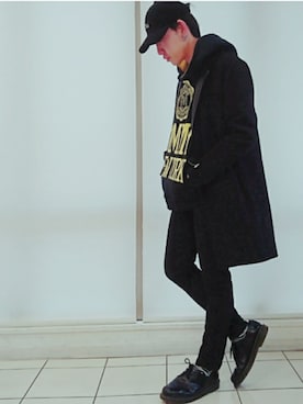 「glamb（グラム）のアイテム（チェスターコート）」を使った、KAZUYAさん（メンズ・172cm）の冬コーディネート