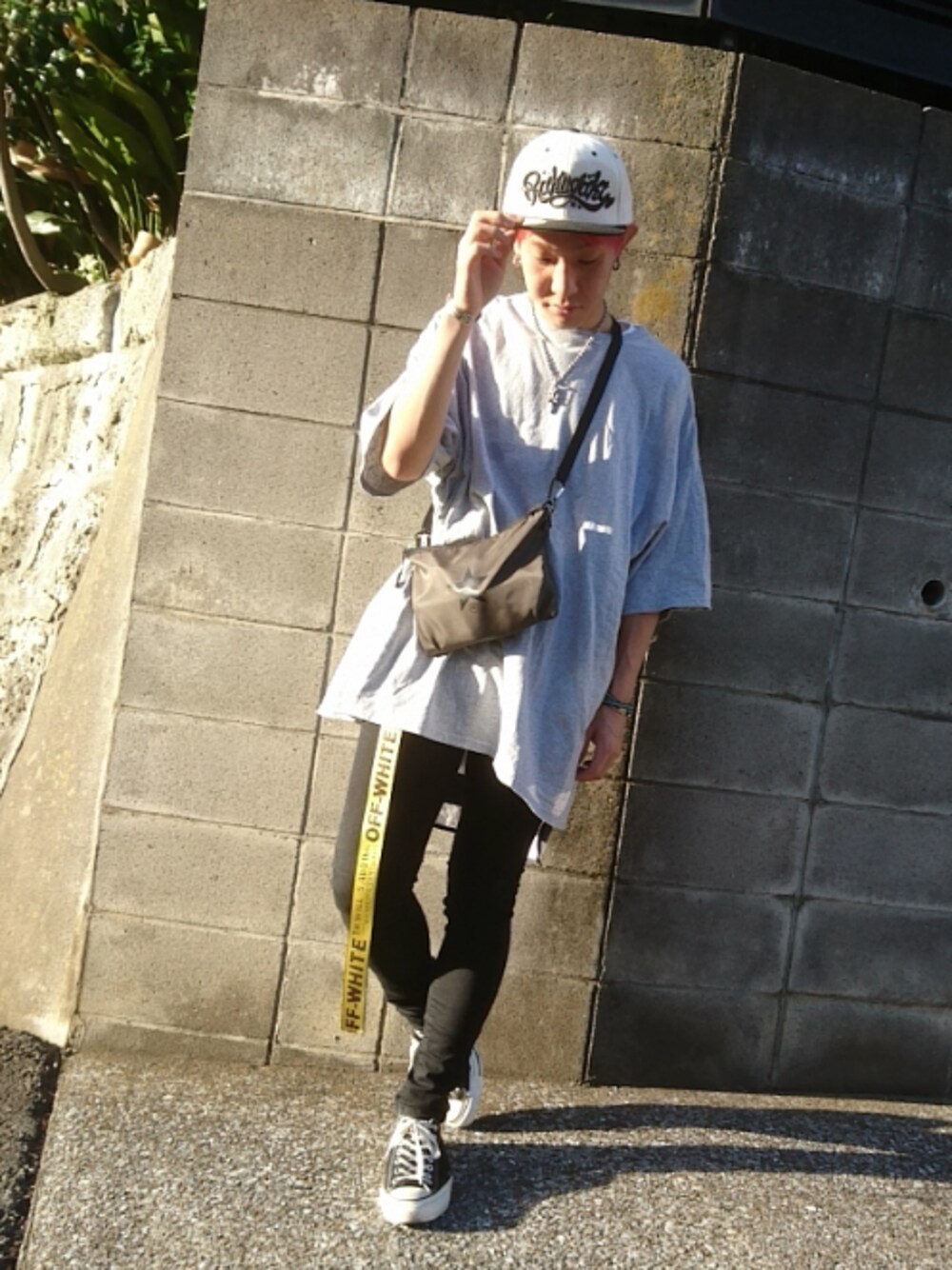 「相互フォロー、いいね、save、フォローお願いします🤑、おしゃれさんと繋がりたい、ビッグシルエット、オーバーサイズ、モノトーンコーデ、コンバース、夏コーデ、スキニーデニム、ストリートMIX」｜「RAKUGAKIのアイテム（キャップ、ホワイト系）」を使った、KAZUYAさん（メンズ・172cm）の夏コーディネートの1枚目の写真