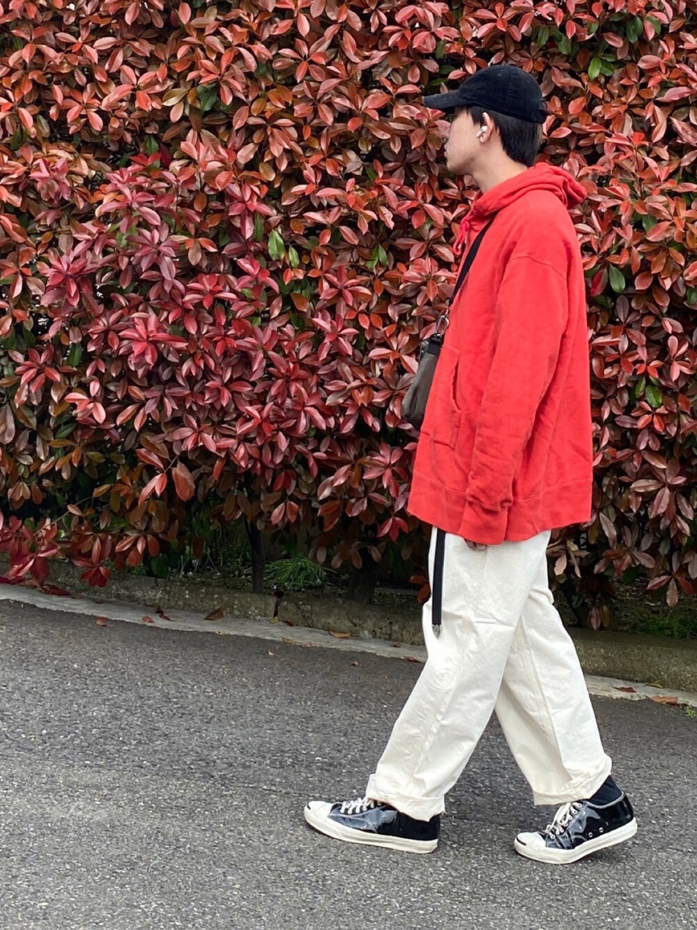 「相互フォロー、いいね、save、フォローお願いします🤑、おしゃれさんと繋がりたい、ガチャベルト、はるコーデ、ビッグシルエット、オーバーサイズ、ゆるコーデ、古着、プチプラコーデ」｜「EVERLAST(スポーツ・ライフスタイル)の【EVERLAST】コーデュロイキャップ（キャップ、ブラック系）」を使った、KAZUYAさん（メンズ・172cm）の春コーディネートの1枚目の写真