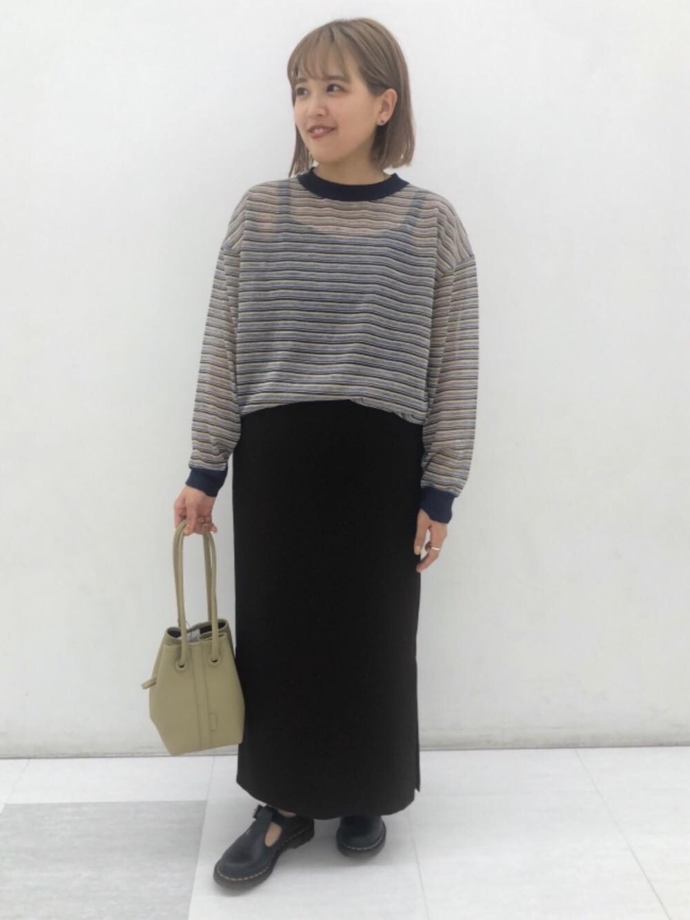 「RECOMMEND  ITEM STYLING」｜「BEAUTY&YOUTH UNITED ARROWSのBY コットンフライスキャミソール（キャミソール、ブラック系）」を使った、岩本　実紗さん（レディース・158cm）の秋コーディネートの1枚目の写真