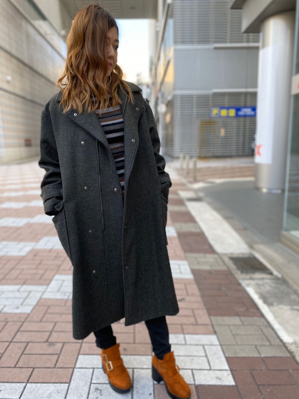 「コート、ミリタリー、カジュアル、シンプル、AVIREX、冬コーデ、オリーブ、コートスタイル、ゆるコーデ、オトナ女子」｜「AVIREXの【InRed11月号掲載】ウールロングコート/ WOOL LONG COAT（チェスターコート、グリーン系）」を使った、Yukiさん（レディース・159cm）の秋コーディネートの1枚目の写真