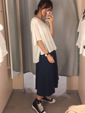 「H&M（エイチ・アンド・エム）のアイテム（ニット/セーター、ホワイト系）」を使った、Jing Yiさん（レディース・170cm）の夏コーディネート