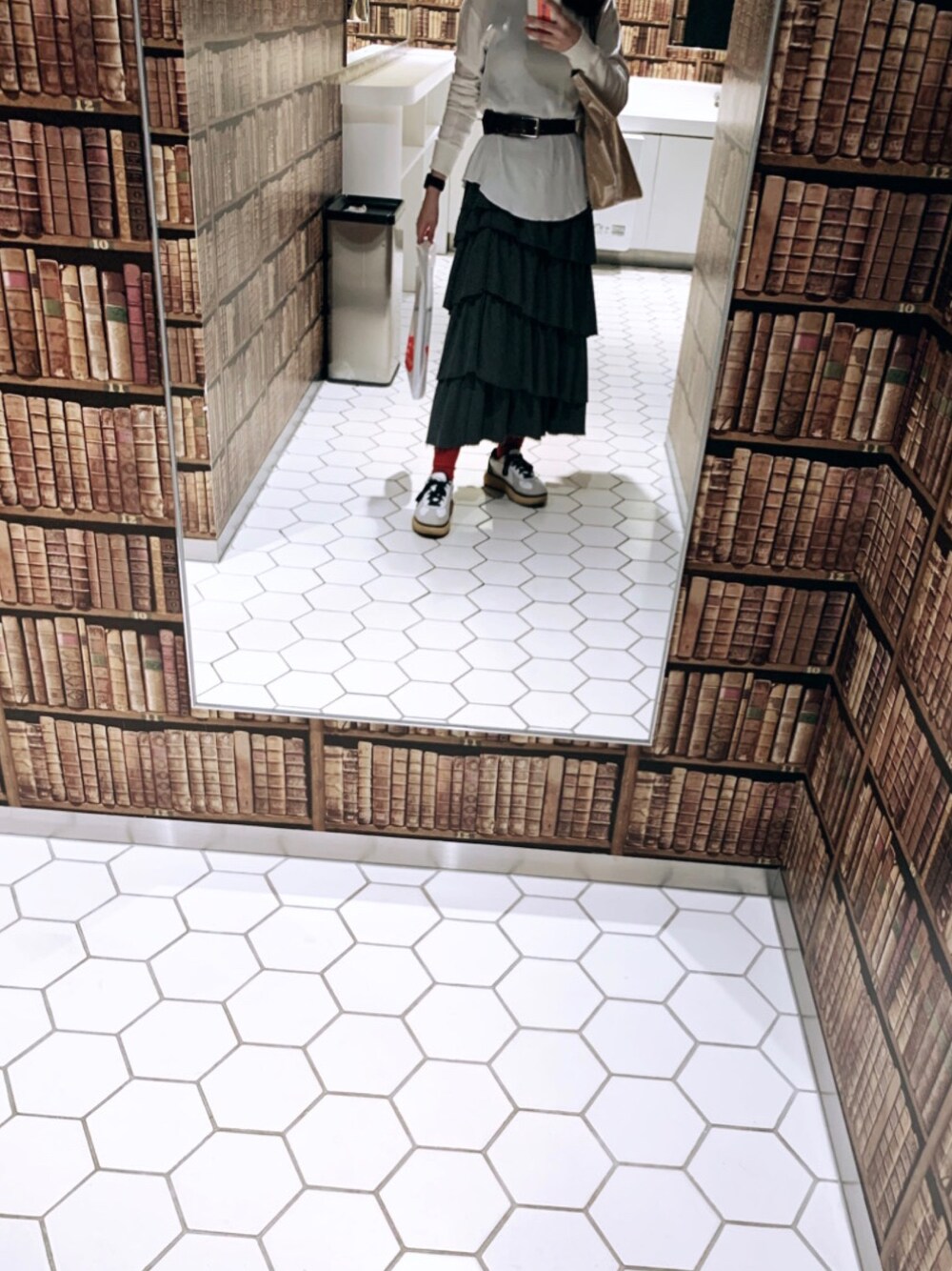 「BEAMS BOYのBEAMS BOY / ウール サージ エスカルゴ  スカート（スカート、グレー系）」を使った、►rie◄さん（レディース・155cm）の秋コーディネートの1枚目の写真