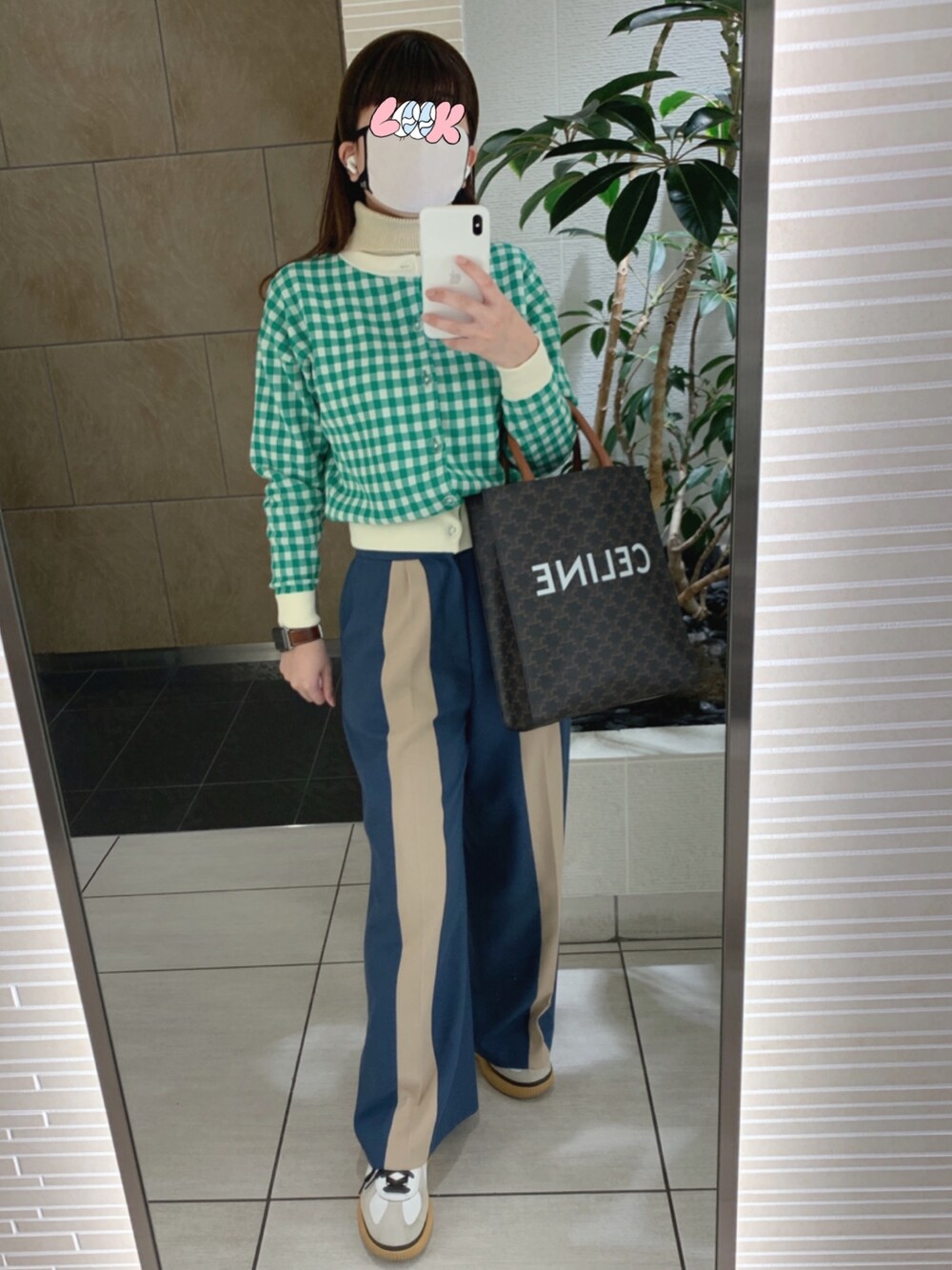 「CELINEのアイテム（バッグ、ブラウン系）」を使った、►rie◄さん（レディース・155cm）の秋コーディネートの1枚目の写真