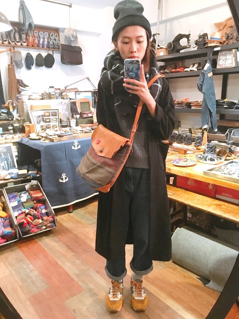 「ootd、outfit、winter、hat、New Balance、UNIQLO」｜「UNIQLOのアイテム（スウェット、グレー系）」を使った、陳泛亭さん（レディース・158cm）の冬コーディネートの1枚目の写真