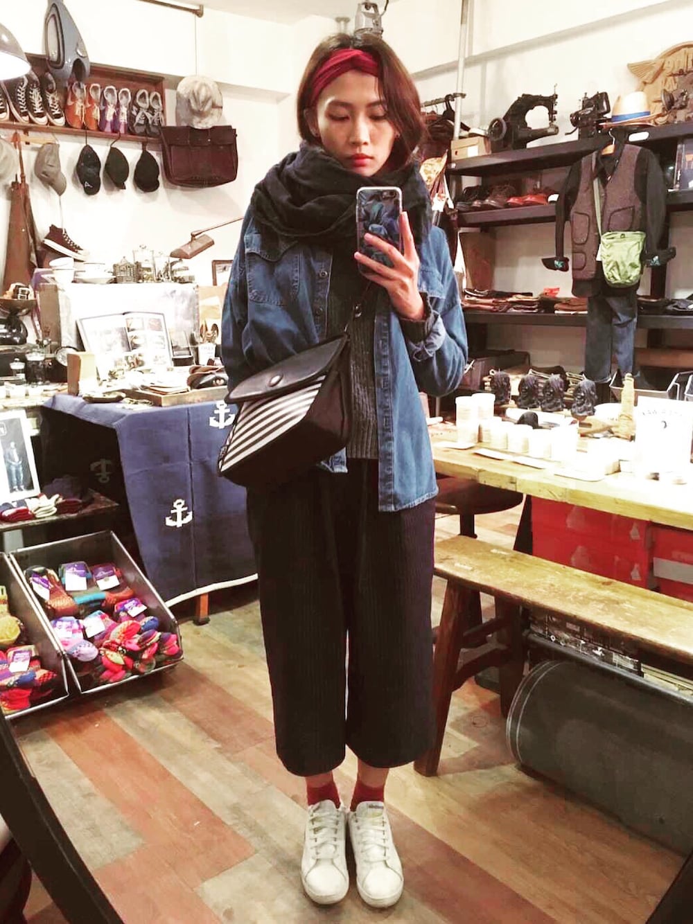 「ootd、outfit、denim」｜「JUMP from PAPERのアイテム（ショルダーバッグ、ブラック系）」を使った、陳泛亭さん（レディース・158cm）の冬コーディネートの1枚目の写真