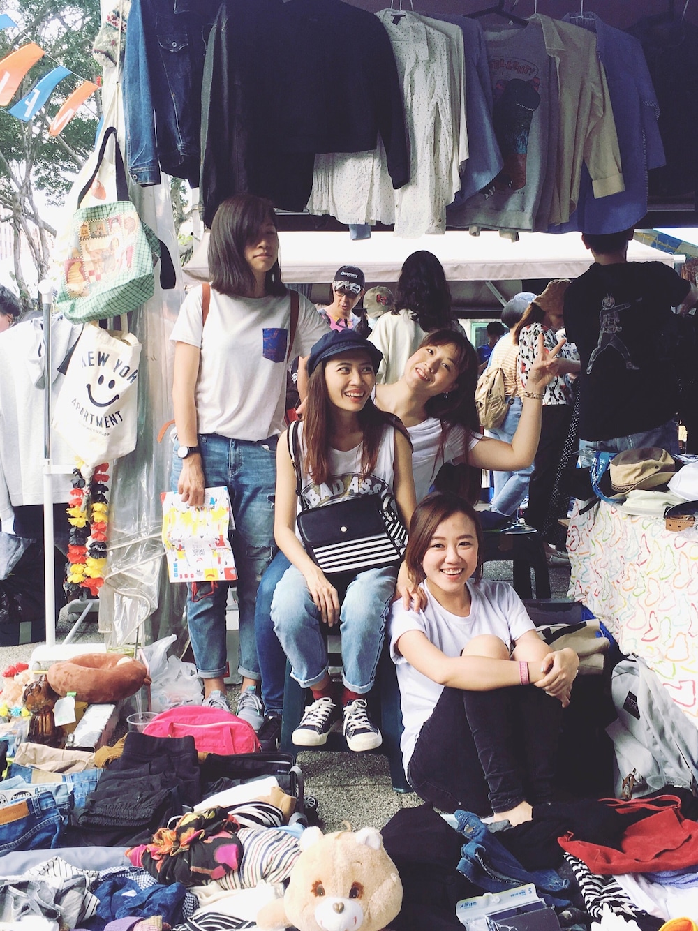 「ootd、outfit、summer、denim、second hand、四四南村、casual、hat、sneakers」｜「JUMP from PAPERのアイテム（ショルダーバッグ、ブラック系）」を使った、陳泛亭さん（レディース・158cm）の春コーディネートの1枚目の写真