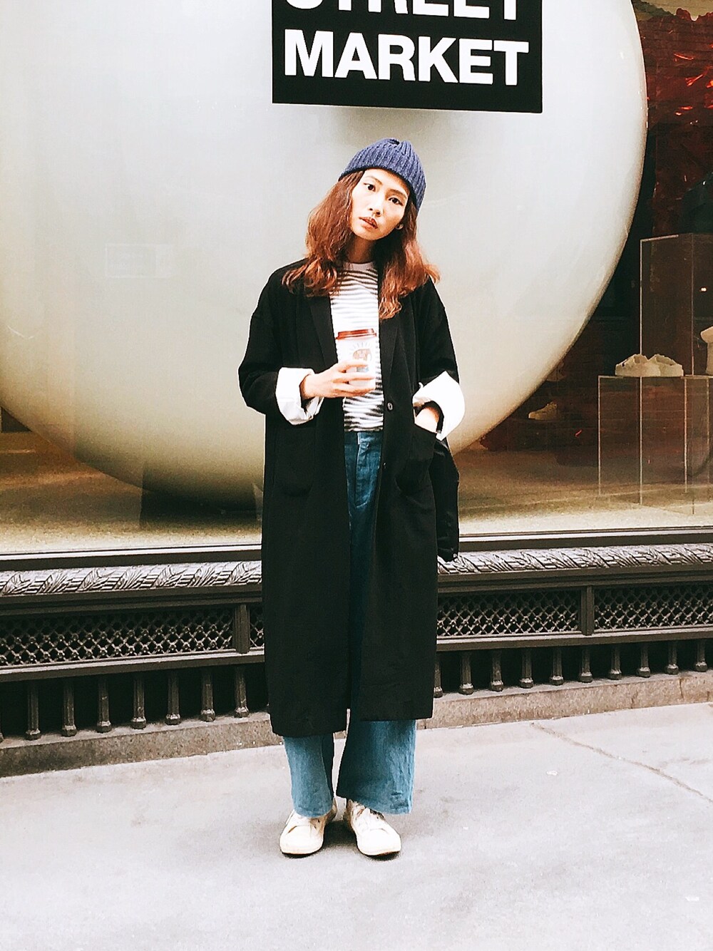 「ootd、outfit、lookbook、LONDON、hat、converse、Taiwan、streetstyle」｜「MEIER.Qのアイテム（デニムパンツ、ブルー系）」を使った、陳泛亭さん（レディース・158cm）の春コーディネートの1枚目の写真