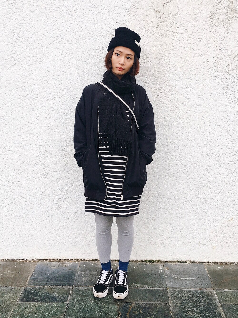「outfit、ootd、Taiwan、條紋、VANS、black、white」｜「VANSのアイテム（シューズ、ブラック系）」を使った、陳泛亭さん（レディース・158cm）の冬コーディネートの1枚目の写真