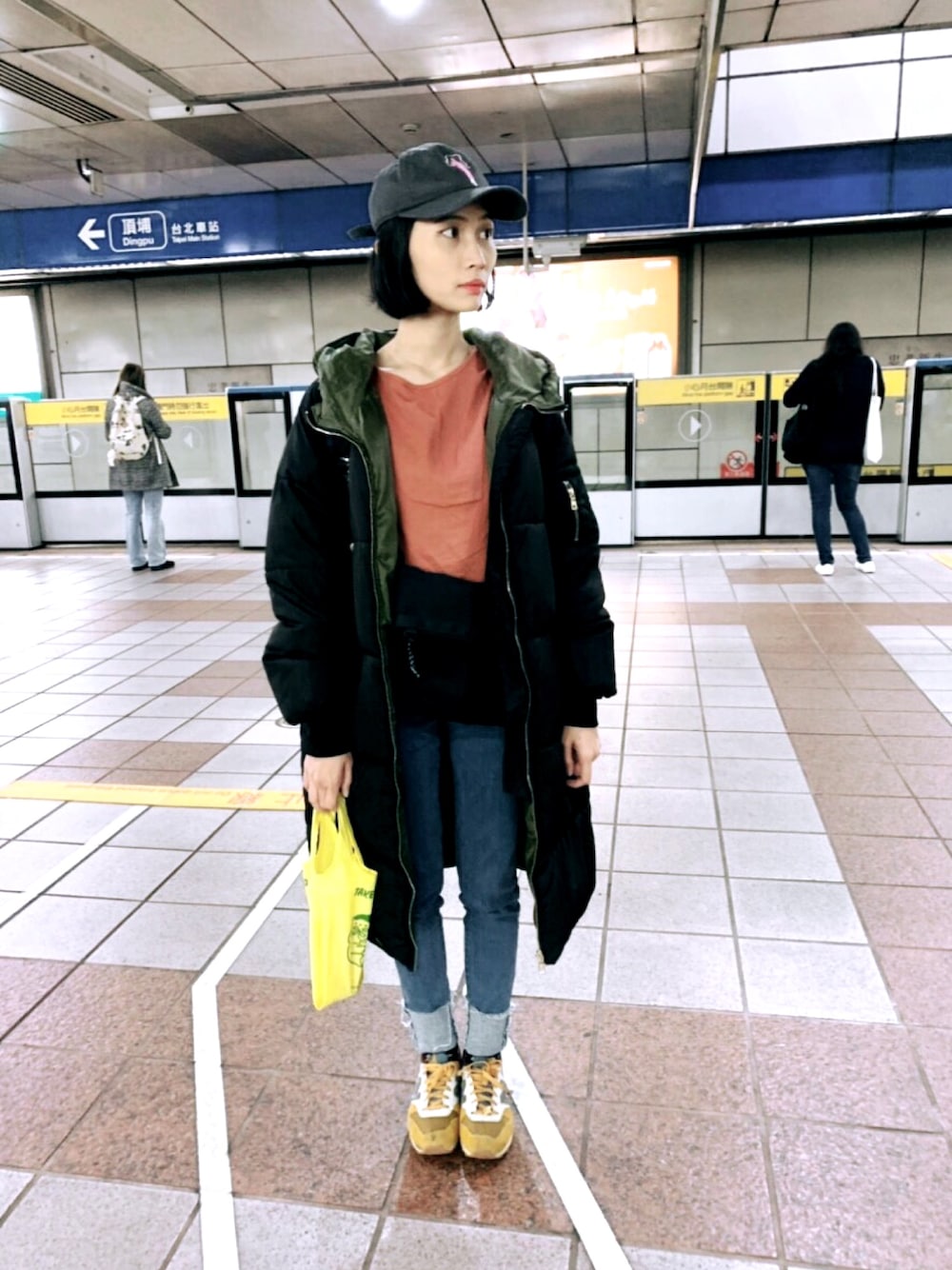 「PAZZO、New Balance、Taiwan、Meier.Q、冬、momstyle、monitors、outfit、casual、CAP」｜「PAZZOのアイテム（デニムパンツ、ブルー系）」を使った、陳泛亭さん（レディース・158cm）の冬コーディネートの1枚目の写真