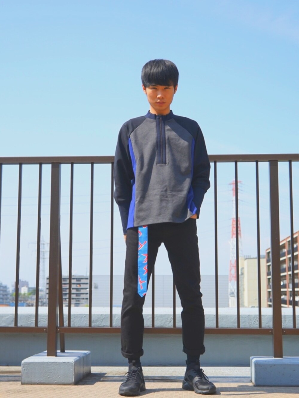 「シンプル、休日スタイル、ＧＷ、ラフ、デニム、ロングベルト、モノトーン、ドラフトナイキ、ナイキ」｜「NIKEのNIKE / ナイキ: AIR HUARACHE / エアハラチ#（スニーカー、ブラック系）」を使った、Mikinori さん（メンズ・175cm）の春コーディネートの1枚目の写真