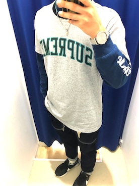 「Supreme （シュプリーム）のアイテム（Tシャツ/カットソー、グレー系）」を使った、ジェニファー山田さん（メンズ・173cm）の冬コーディネート