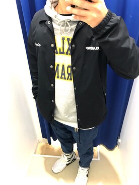 「XLARGE（エクストララージ）のTHE XLARGE BRAND PULLOVER HOODED SWEAT（パーカー、グレー系）」を使った、ジェニファー山田さん（メンズ・173cm）の冬コーディネート