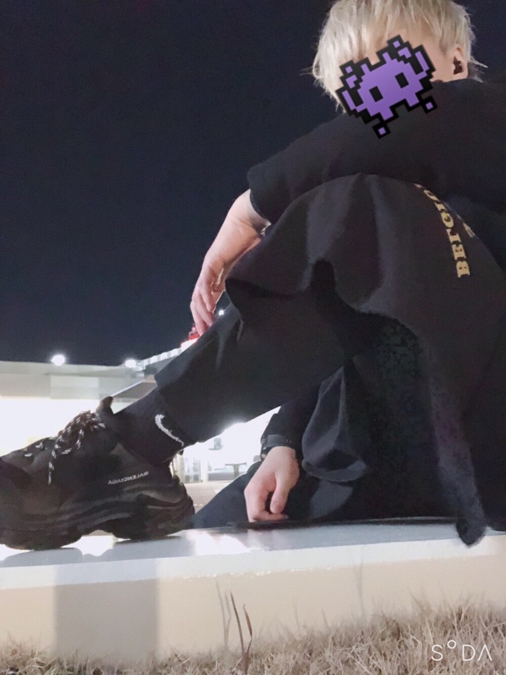 「おしゃれさんと繋がりたい、スニーカーコーデ、ブラック、オーバーサイズ、ロングコート、いいね、save、フォローお願いします🤑、タートルネック、ナイキ、黒、ストリート」｜「ZARAのアイテム（ステンカラーコート、ブラック系）」を使った、服にお金かけすぎ美容師の末路【相互】さん（メンズ・180cm）の冬コーディネートの1枚目の写真