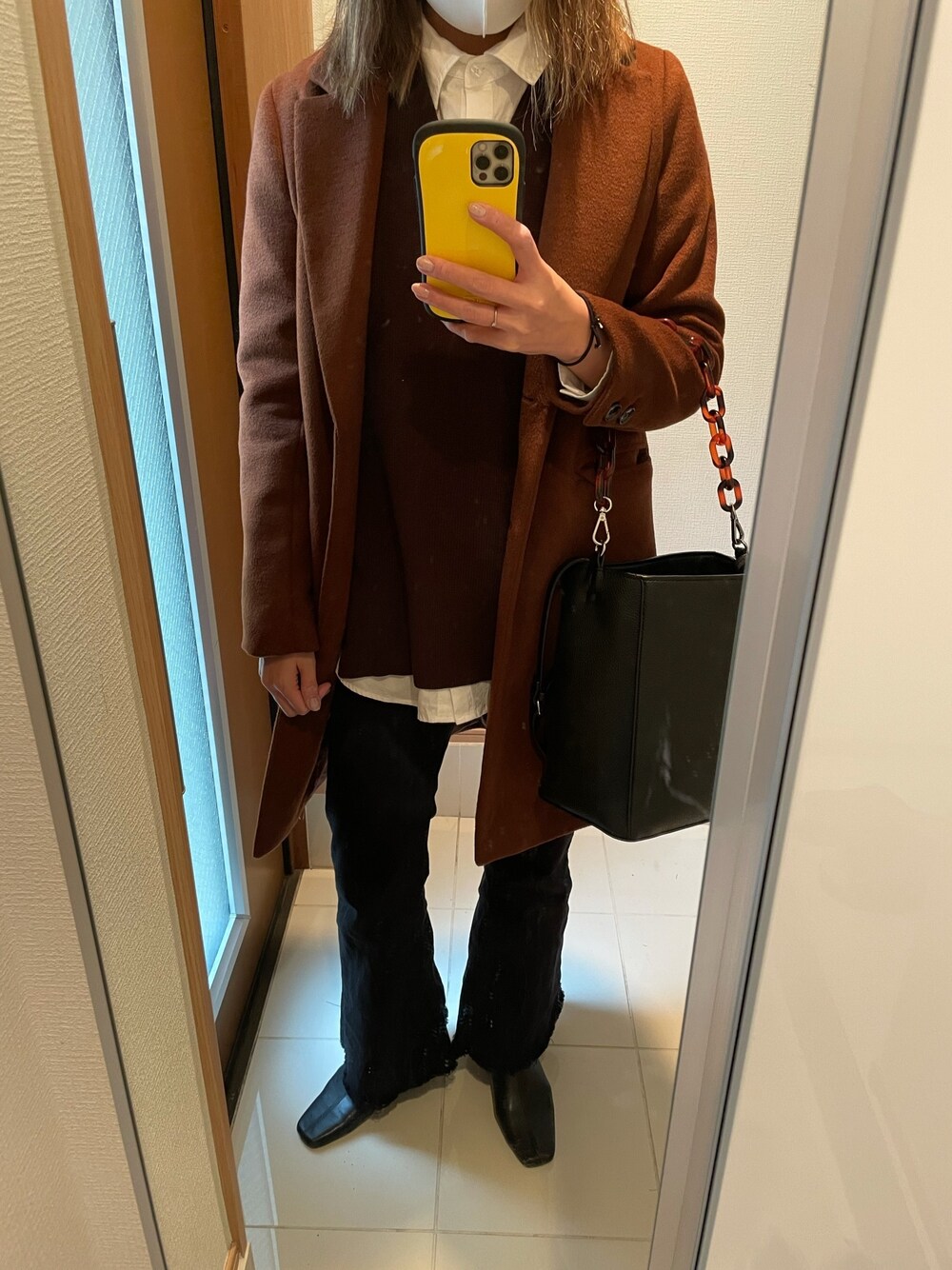 「チェスターコート、フレアパンツ、ベスト、オトナ女子、ママコーデ、いいね、save、フォローお願いします🤑」｜「LOWRYS FARMの静電気防止ウールチェスター　798470（チェスターコート、ブラウン系）」を使った、 charmyukaさん（レディース・158cm）の冬コーディネートの1枚目の写真