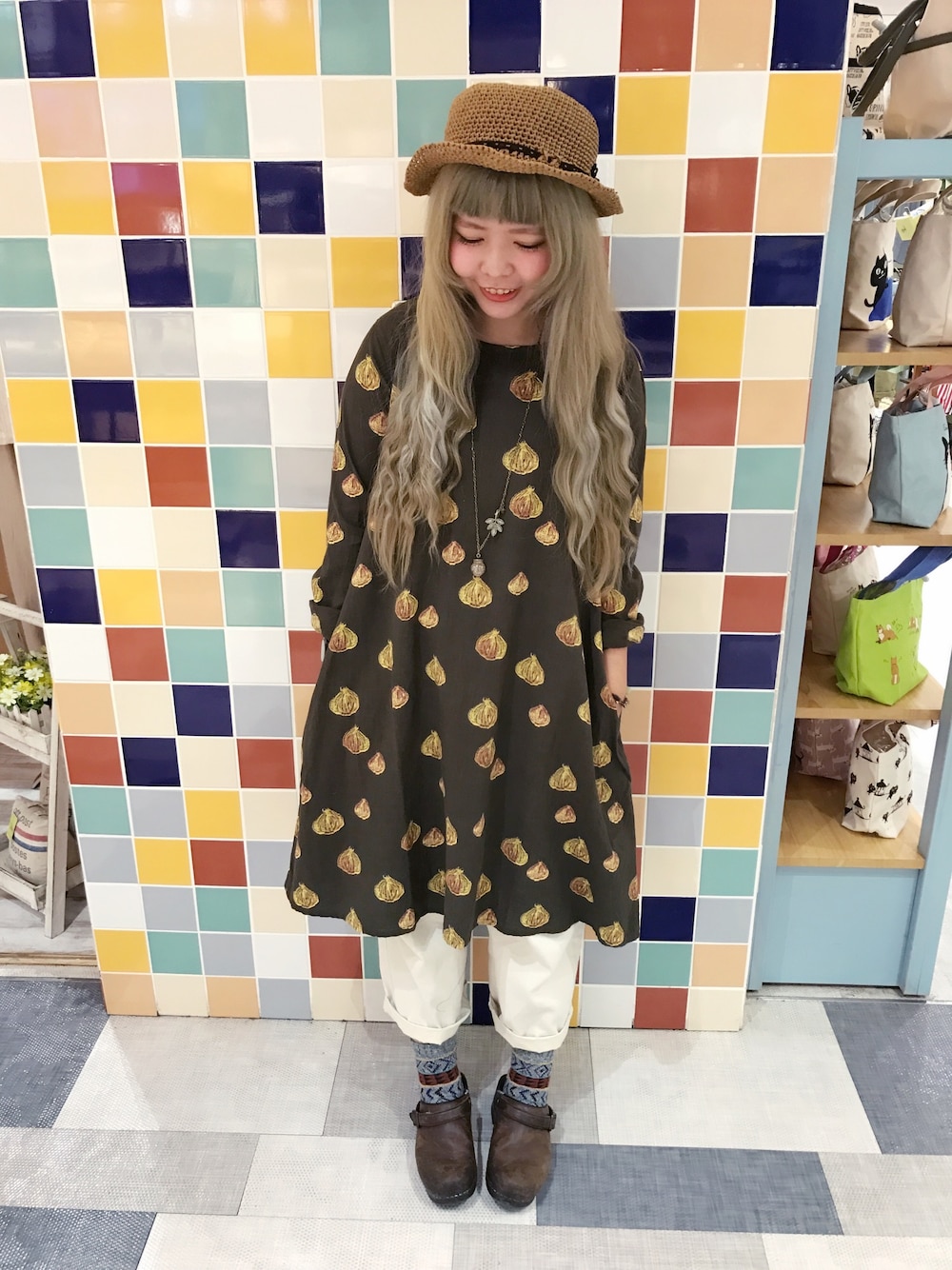 「カリネ、ワンピース、CALINER、Tiara Tiara goods、Tiara tiara、Tainan、蒜、植物柄、白、南紡購物中心」｜「CALINERのアイテム（ワンピース、ブラウン系）」を使った、Kuriさん（レディース・156cm）の春コーディネートの1枚目の写真