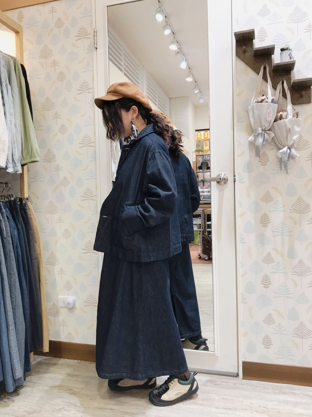 「ootd、Tiara tiara、Tiara Tiara goods、春コーデ、春服コーデ、春服、keen、blissbunch、帽子コーデ、台湾」｜「bliss bunchのアイテム（ジャケット/アウター、ブルー系）」を使った、Kuriさん（レディース・156cm）の春コーディネートの1枚目の写真
