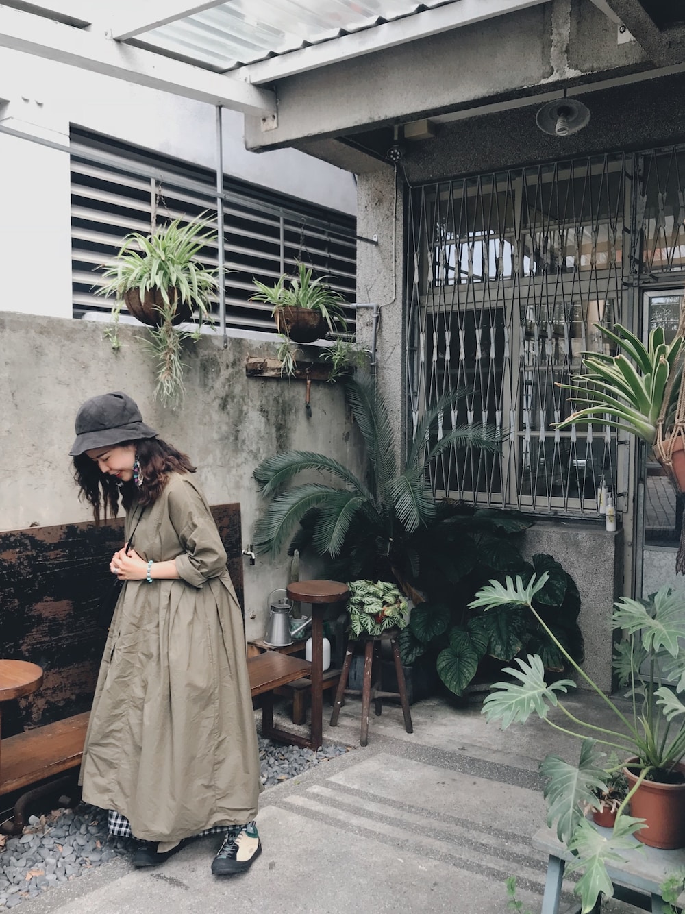 「ootd、Tiara tiara、Tiara Tiara goods、コーデ、春コーデ、春服コーデ、lupilien、keen、古着、帽子コーデ」｜「lupilienのアイテム（ワンピース/ドレス、グリーン系）」を使った、Kuriさん（レディース・156cm）の春コーディネートの1枚目の写真