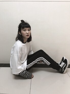 「adidas（アディダス）のアイテム（パンツ、ブラック系）」を使った、潘小潁さん（レディース）の春コーディネート