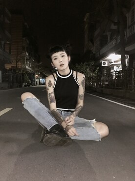 「Dr. Martens（ドクターマーチン）のアイテム（シューズ、ブラック系）」を使った、潘小潁さん（レディース）の春コーディネート