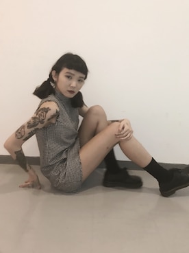 「Dr. Martens（ドクターマーチン）のアイテム（シューズ、ブラック系）」を使った、潘小潁さん（レディース）の春コーディネート