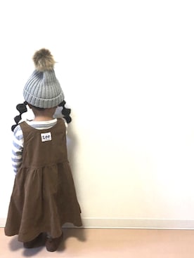 「うしろ姿」｜「アイテム（帽子）」を使った、Neneneさん（キッズ・90cm）の秋コーディネート